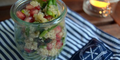 Picknick-Salat aus Quinoa, Erbsen und Granatapfel