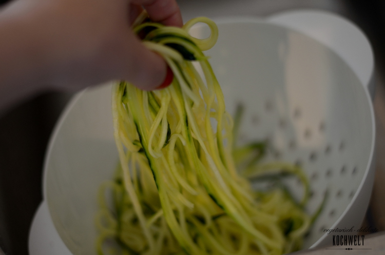 Zucchini-Spaghetti, frisch geschnitten