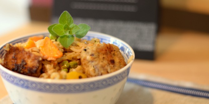 Gemüsepfanne mit Tempeh, Reis und einer Mango-Erdnuss-Sauce ...