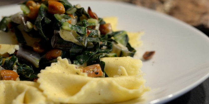 Gemüsepfanne mit Tempeh, Reis und einer Mango-Erdnuss-Sauce ...