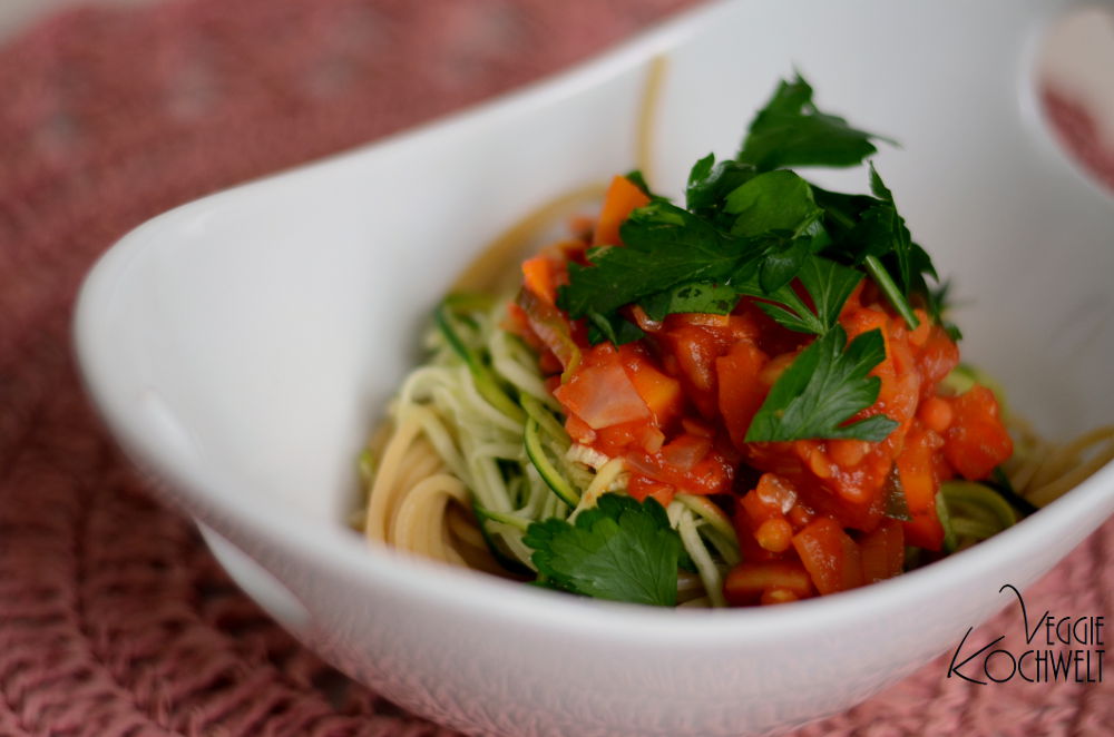 Vollkorn-Spaghetti mit veganer Gemüse-Linsen-Bolognese - VeggieKochwelt