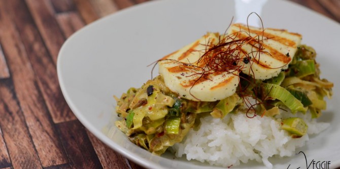 Gemüsepfanne mit Tempeh, Reis und einer Mango-Erdnuss-Sauce ...