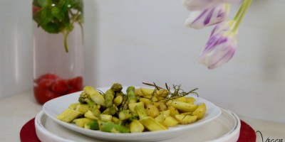 grüner Zitronen-Spargel zu Ofenkartoffeln