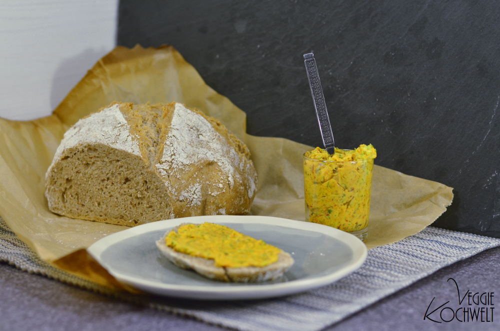 Currybutter auf Weizen-Dinkel-Mischbrot